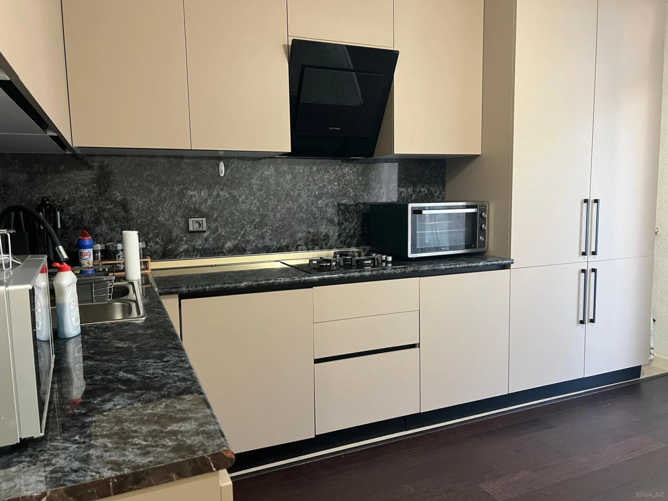 Satılır 4 otaqlı mənzil 178 m²