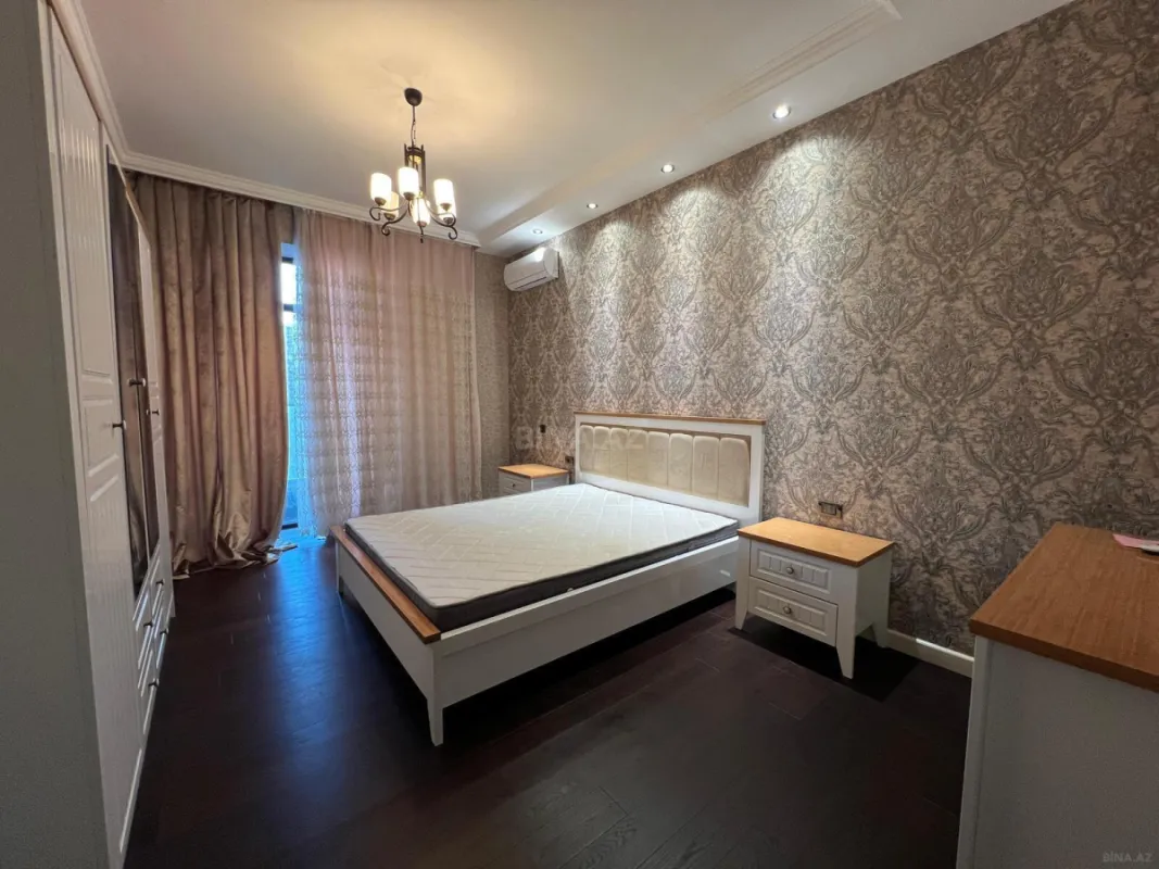 Satılır 4 otaqlı mənzil 178 m²