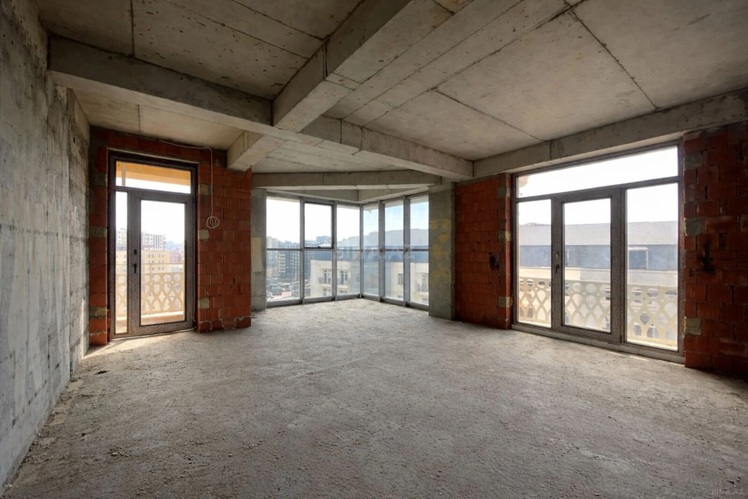 Satılır 3 otaqlı mənzil 113 m²