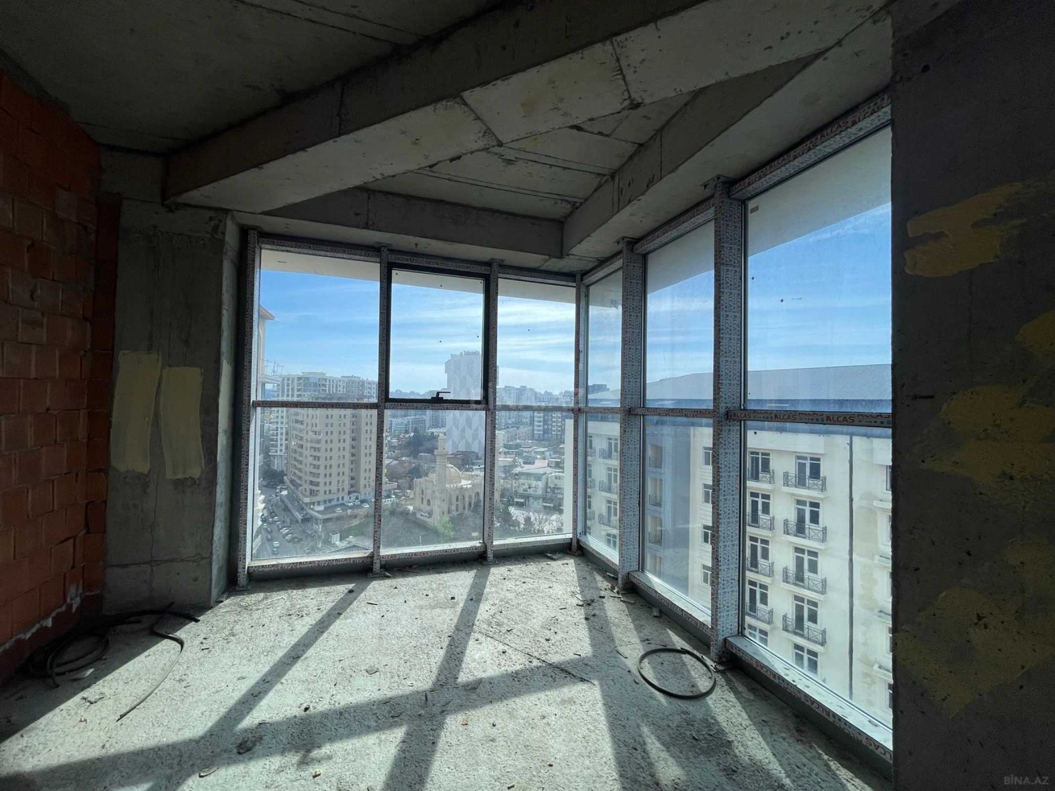 Satılır 3 otaqlı mənzil 113 m²