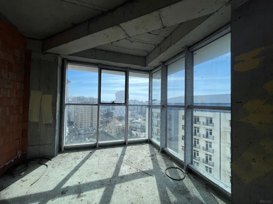 Satılır 3 otaqlı mənzil 113 m²