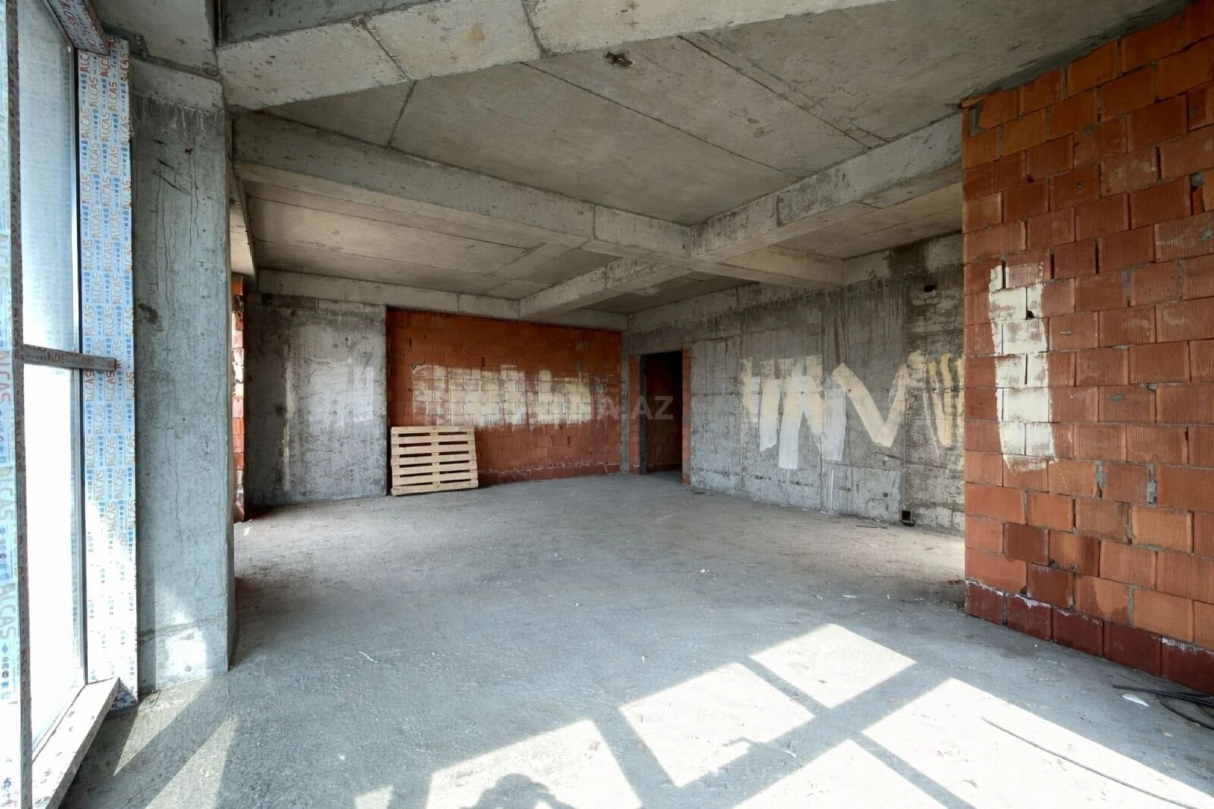 Satılır 3 otaqlı mənzil 113 m²