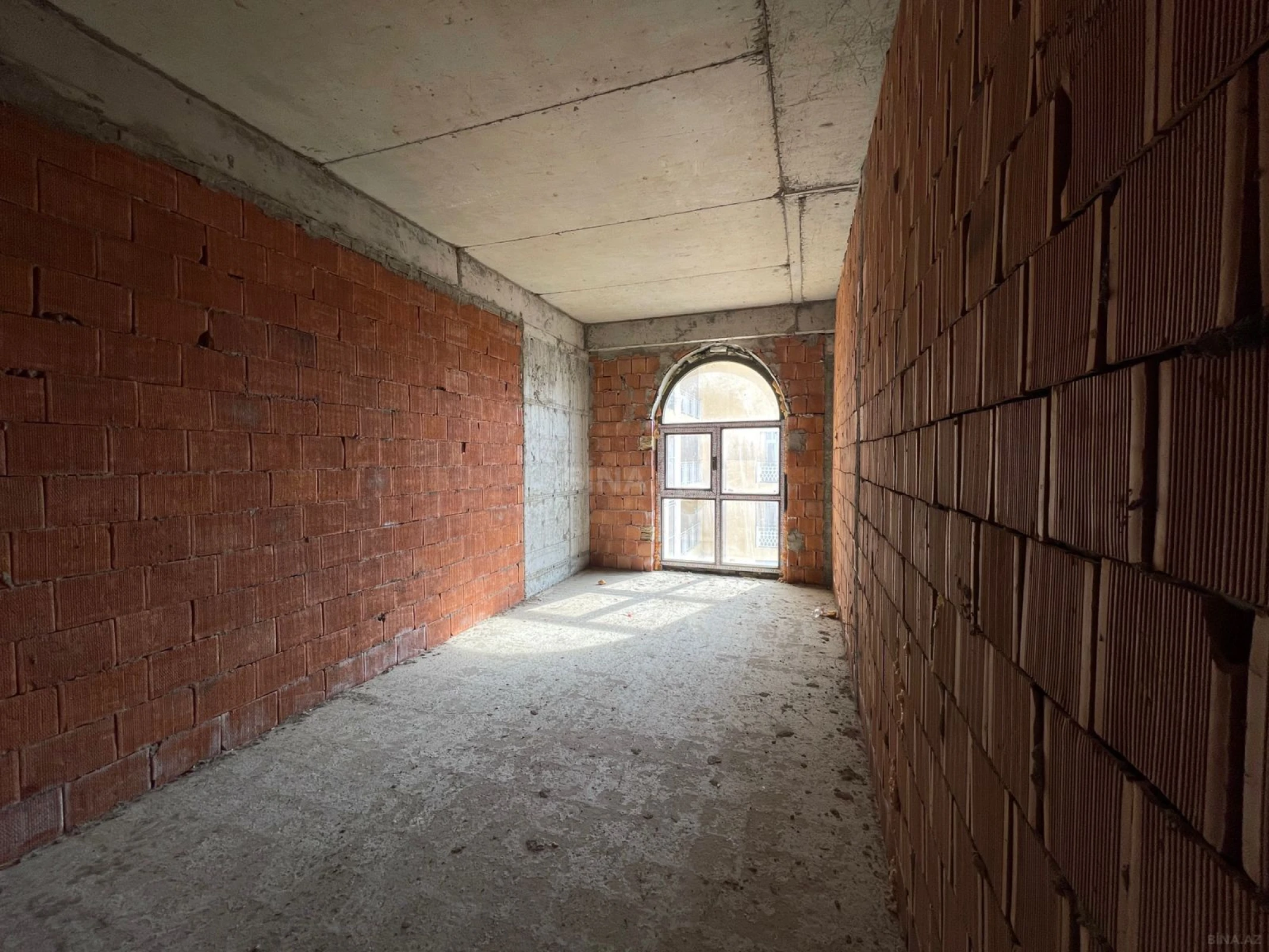 Satılır 3 otaqlı mənzil 113 m²