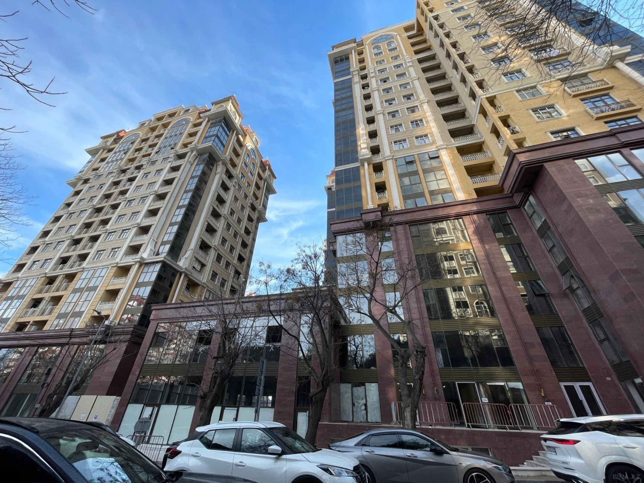 Satılır 3 otaqlı mənzil 113 m²