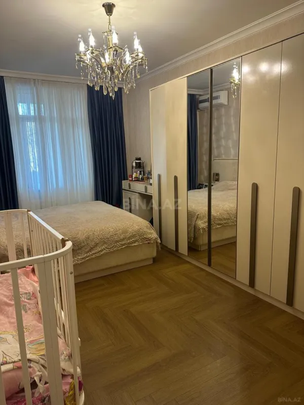 Satılır 4 otaqlı mənzil 100 m²