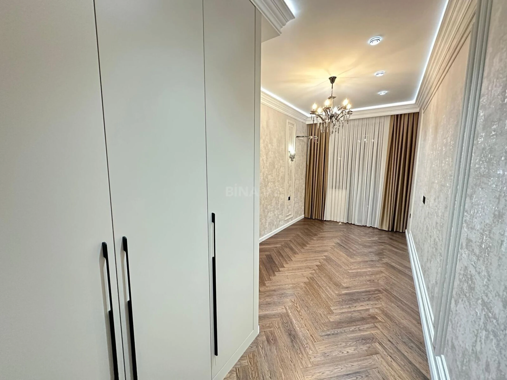 Satılır 2 otaqlı mənzil 67 m²
