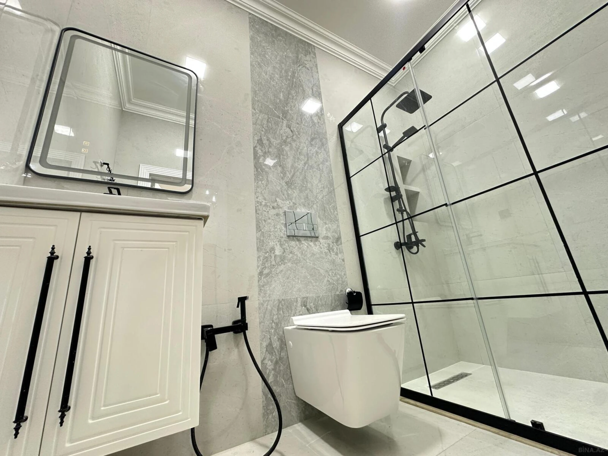 Satılır 2 otaqlı mənzil 67 m²