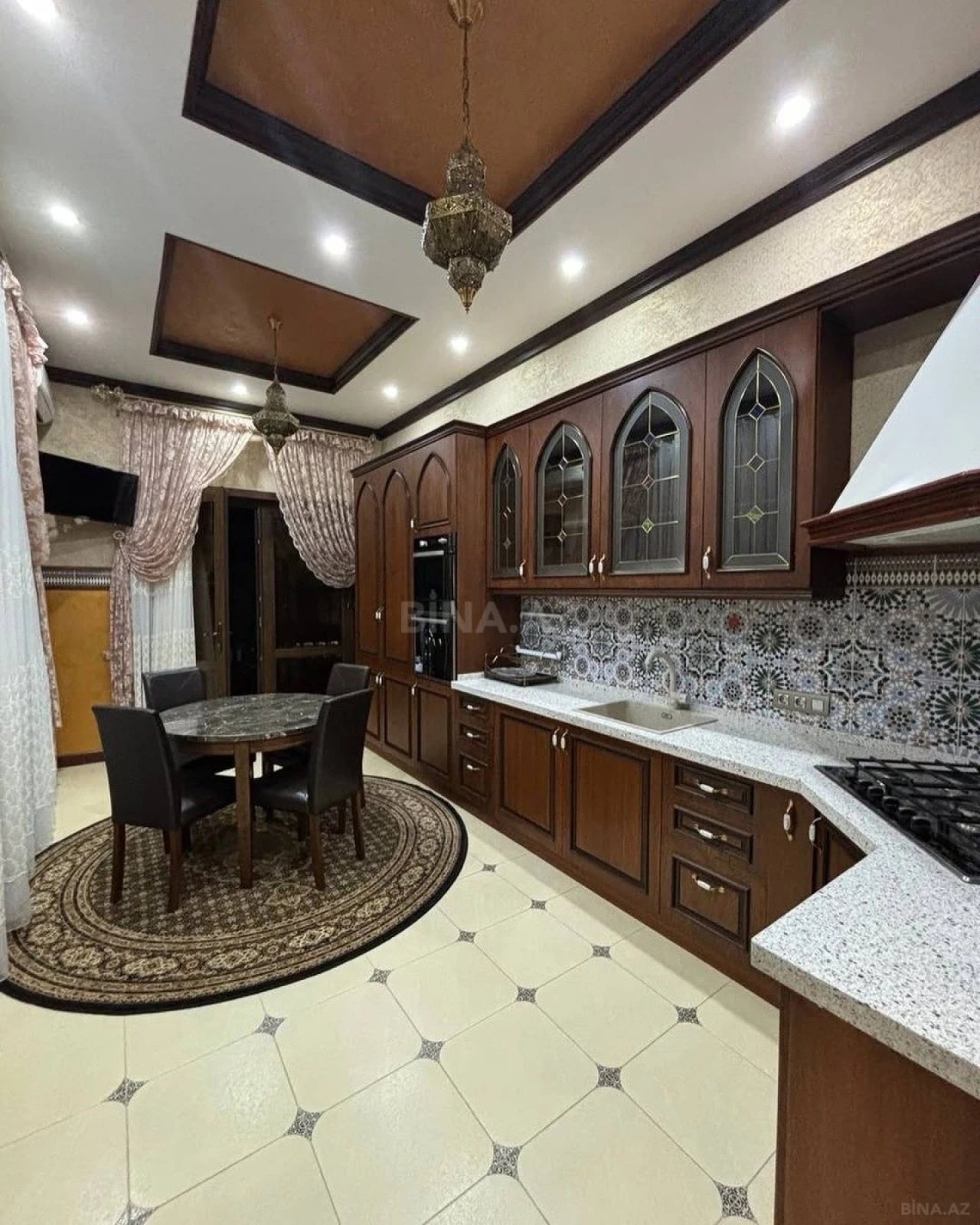 Kirayə verilir 6 otaqlı həyət evi 500 m²