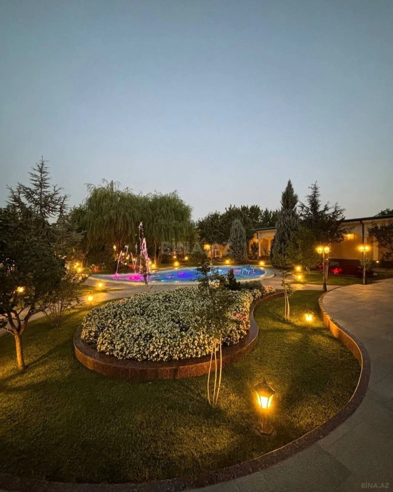 Kirayə verilir 6 otaqlı həyət evi 500 m²