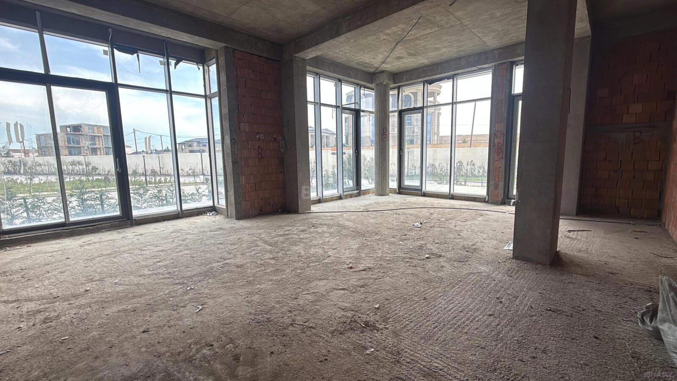 Satılır 3 otaqlı mənzil 117 m²