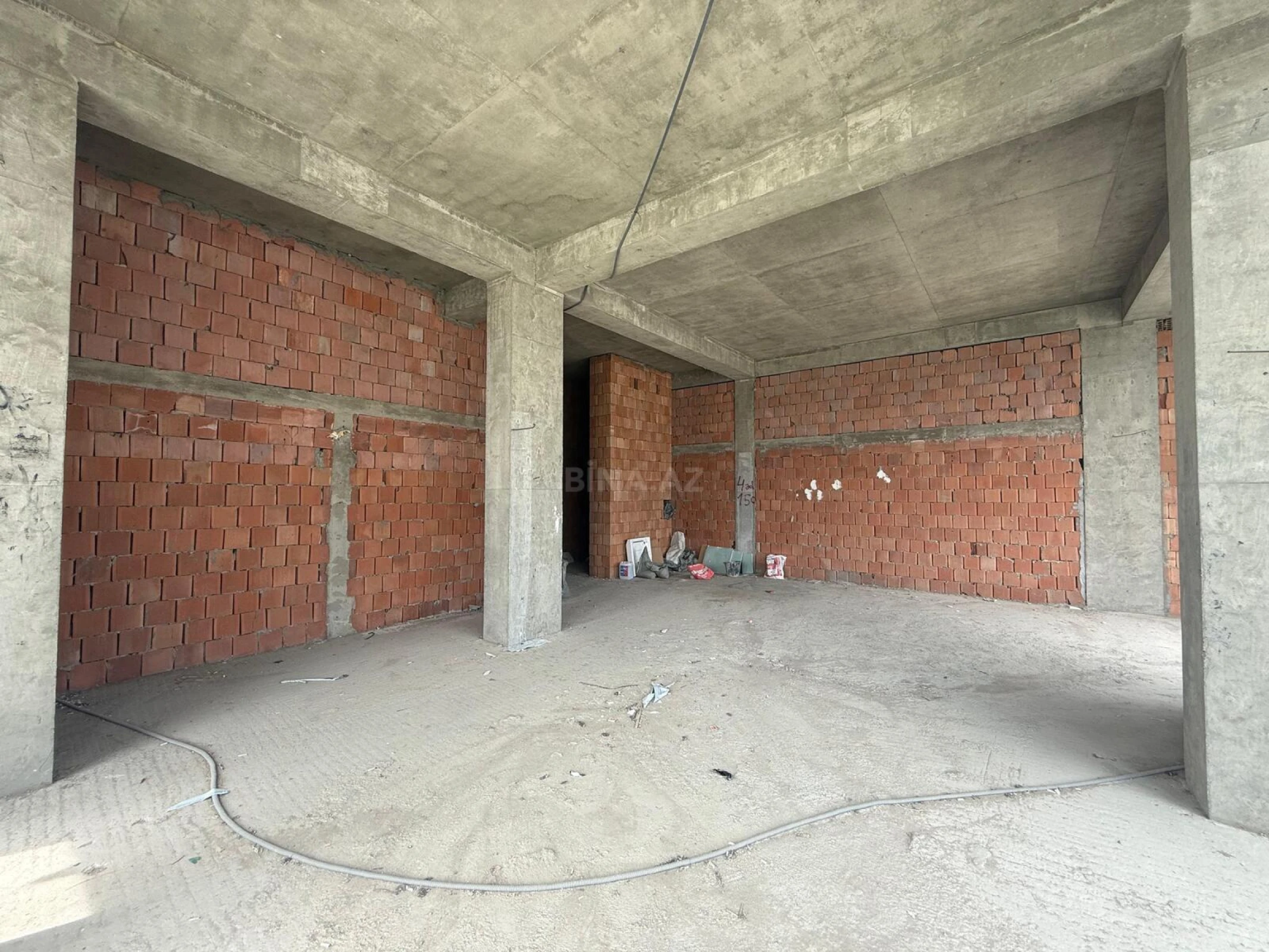 Satılır 3 otaqlı mənzil 117 m²