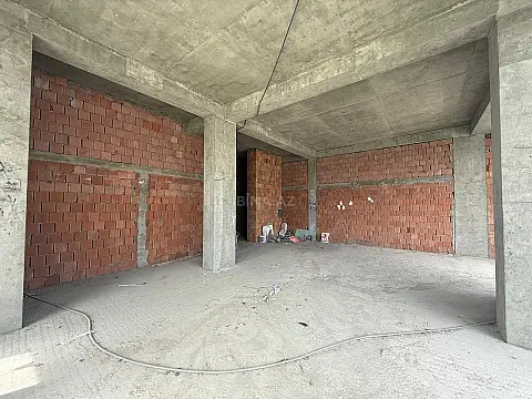 Satılır 3 otaqlı mənzil 117 m²