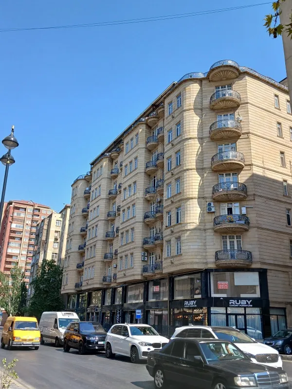 Satılır 3 otaqlı mənzil 150 m²