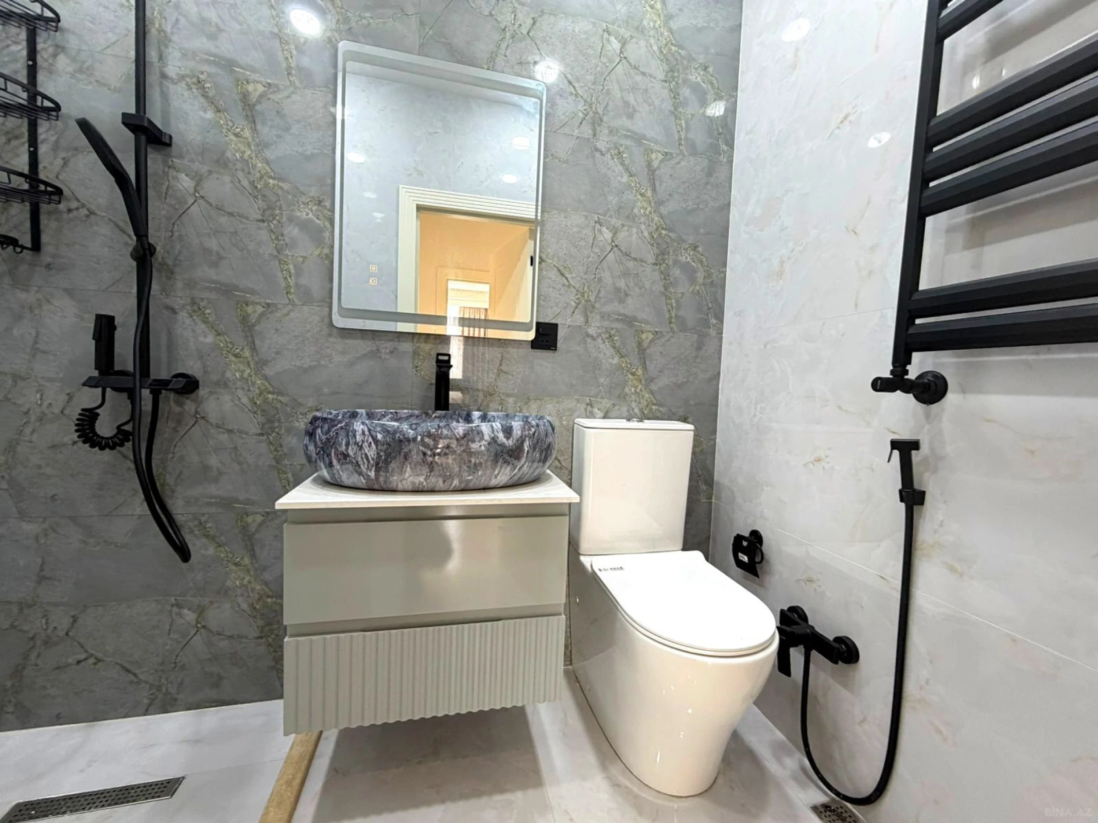 Satılır 2 otaqlı mənzil 63 m²