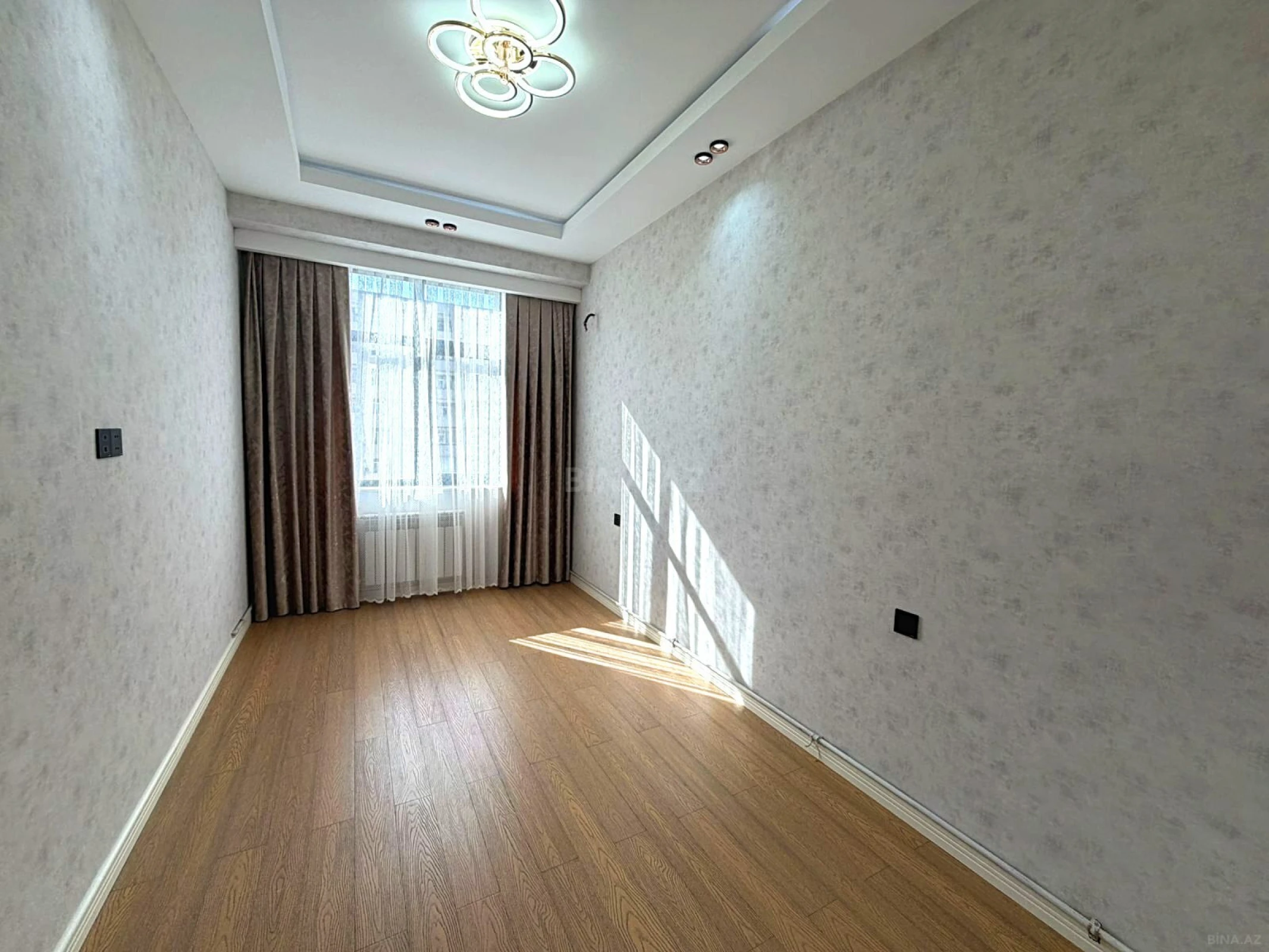 Satılır 2 otaqlı mənzil 63 m²
