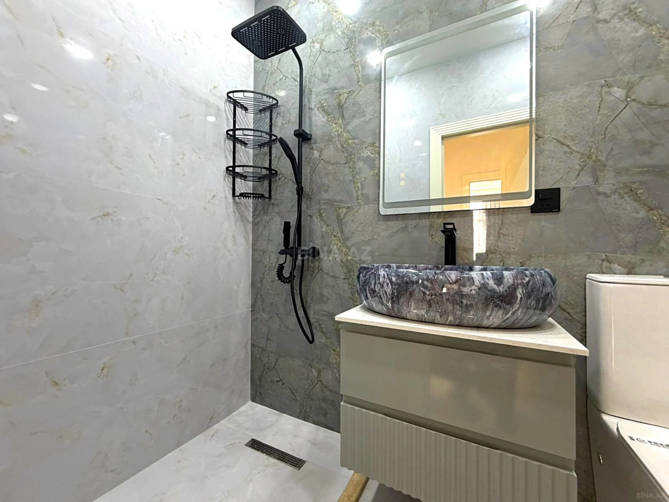 Satılır 2 otaqlı mənzil 63 m²