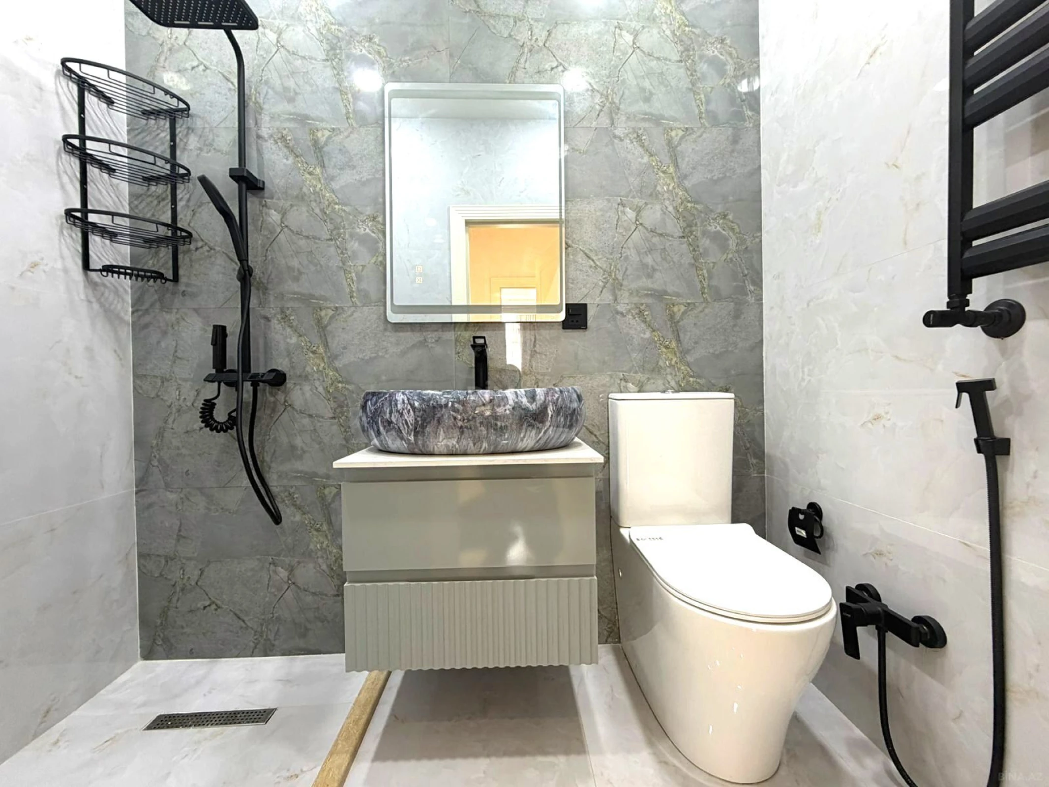 Satılır 2 otaqlı mənzil 63 m²