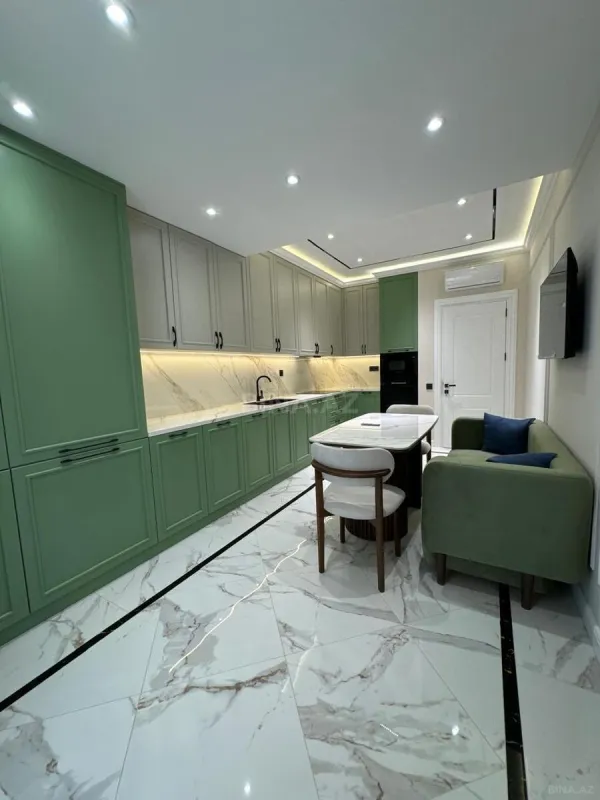 Satılır 4 otaqlı mənzil 170 m²