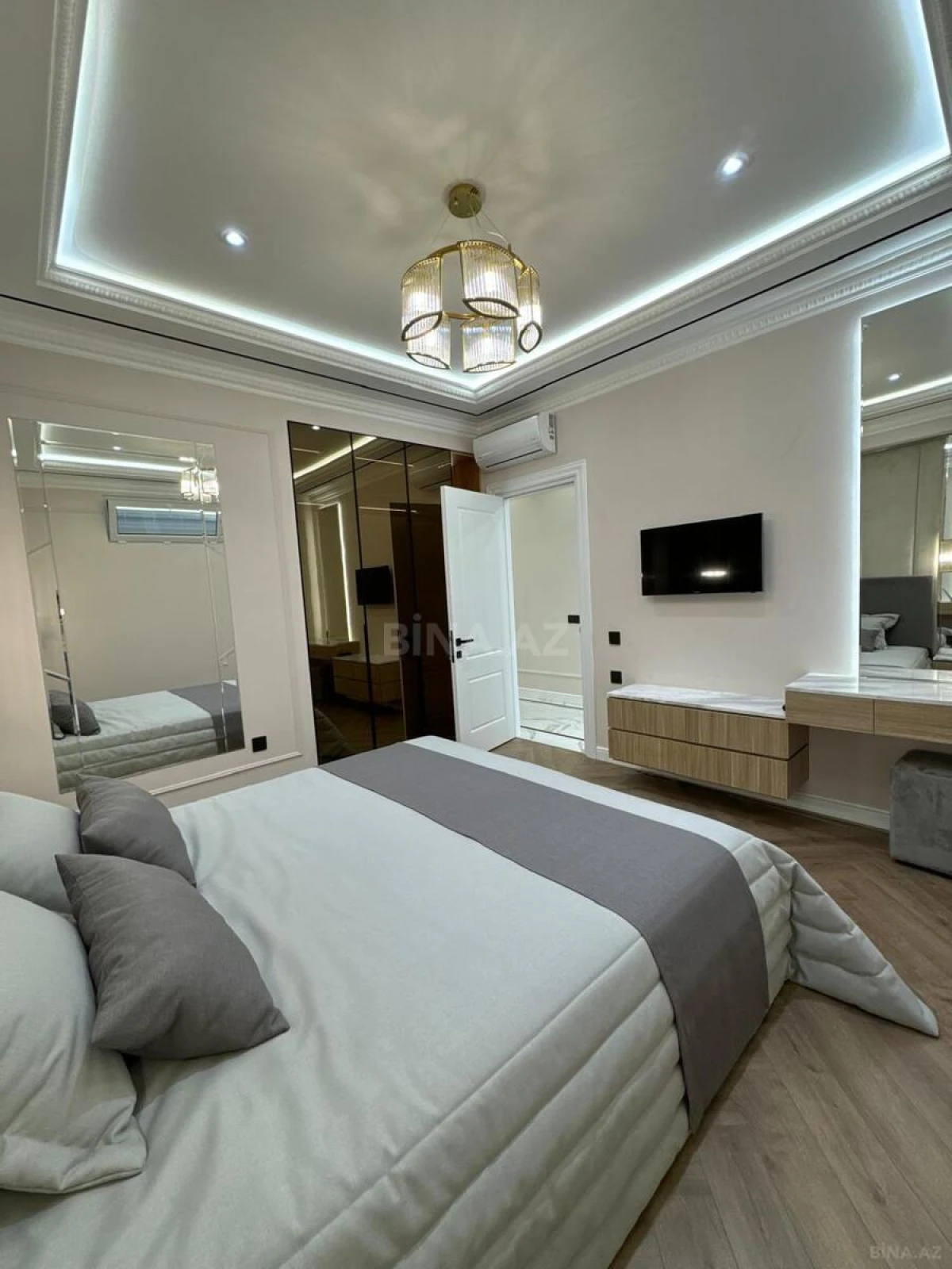 Satılır 4 otaqlı mənzil 170 m²