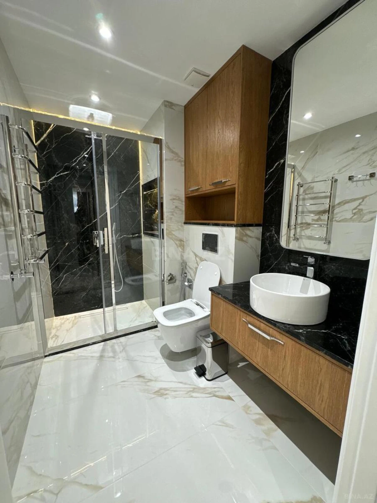 Satılır 4 otaqlı mənzil 170 m²