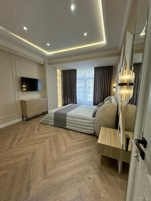 Satılır 4 otaqlı mənzil 170 m²