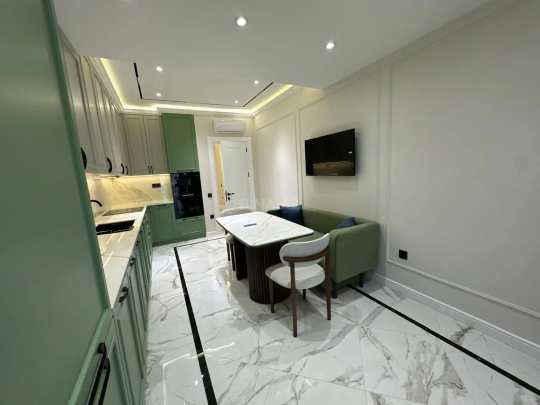 Satılır 4 otaqlı mənzil 170 m²