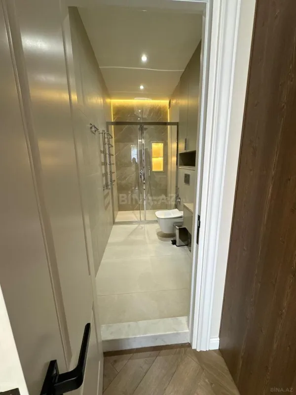 Satılır 4 otaqlı mənzil 170 m²