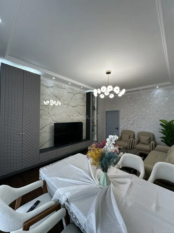 Satılır 3 otaqlı mənzil 107 m²