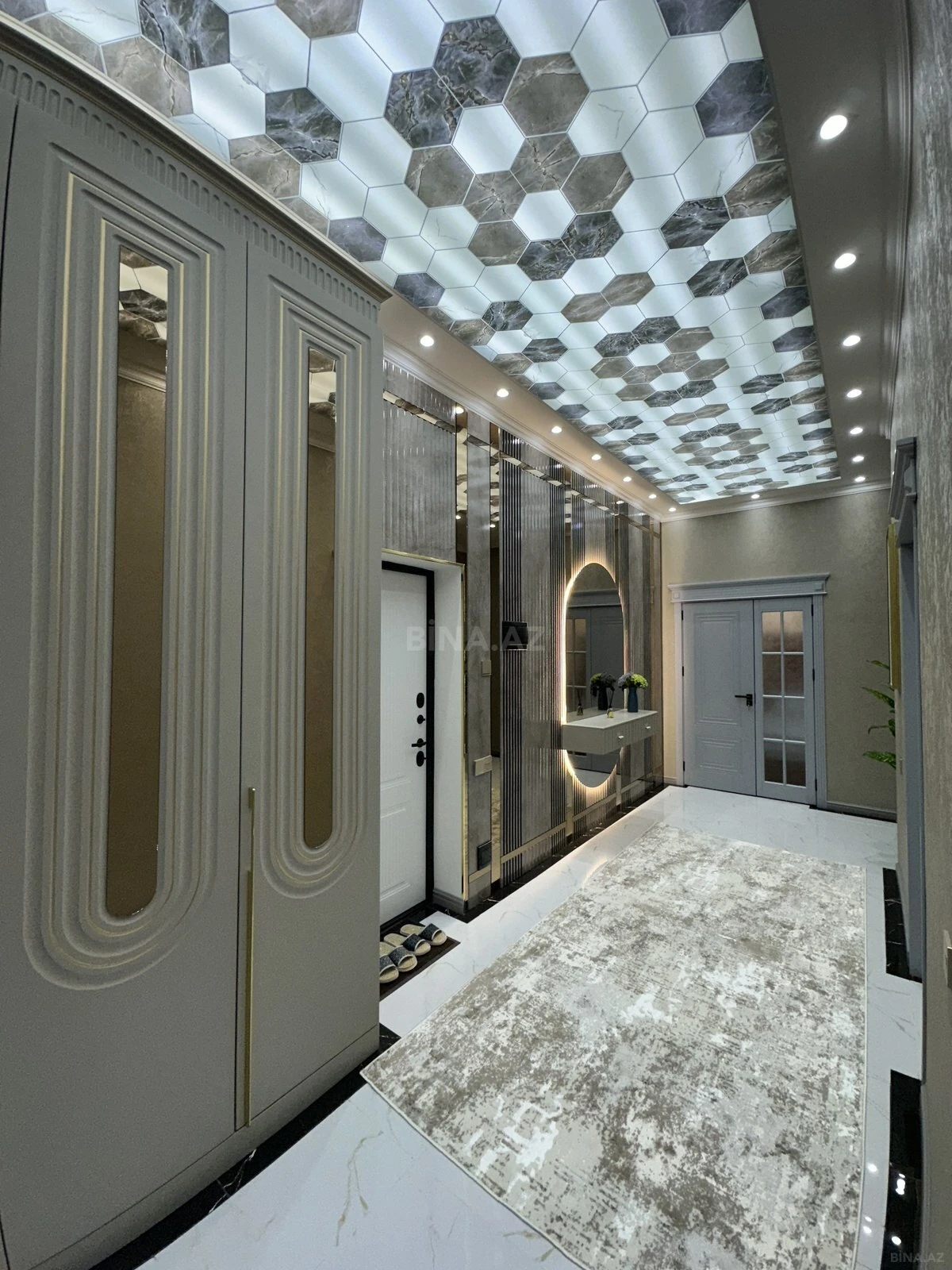 Satılır 3 otaqlı mənzil 107 m²