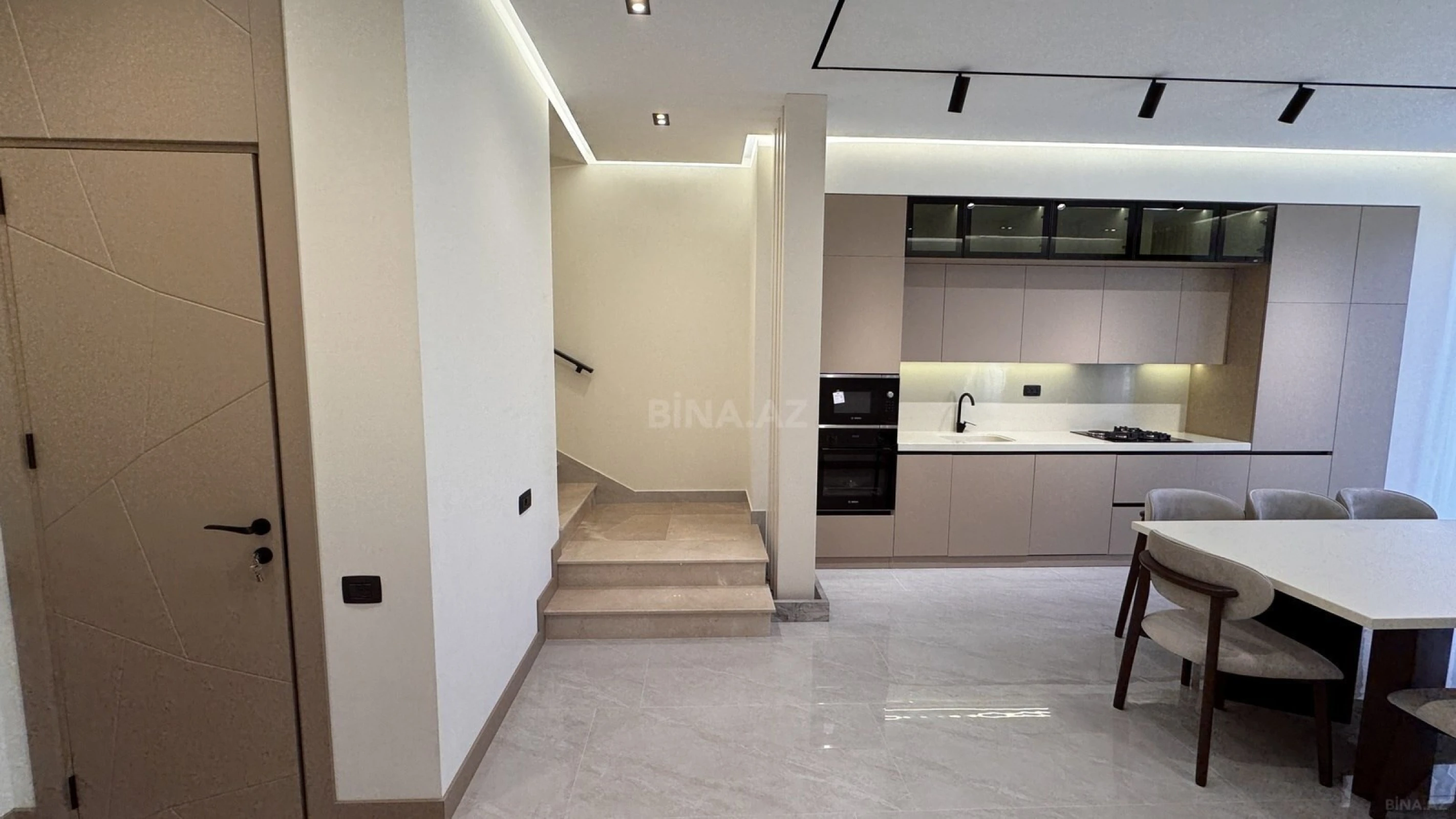Satılır 4 otaqlı həyət evi 200 m²