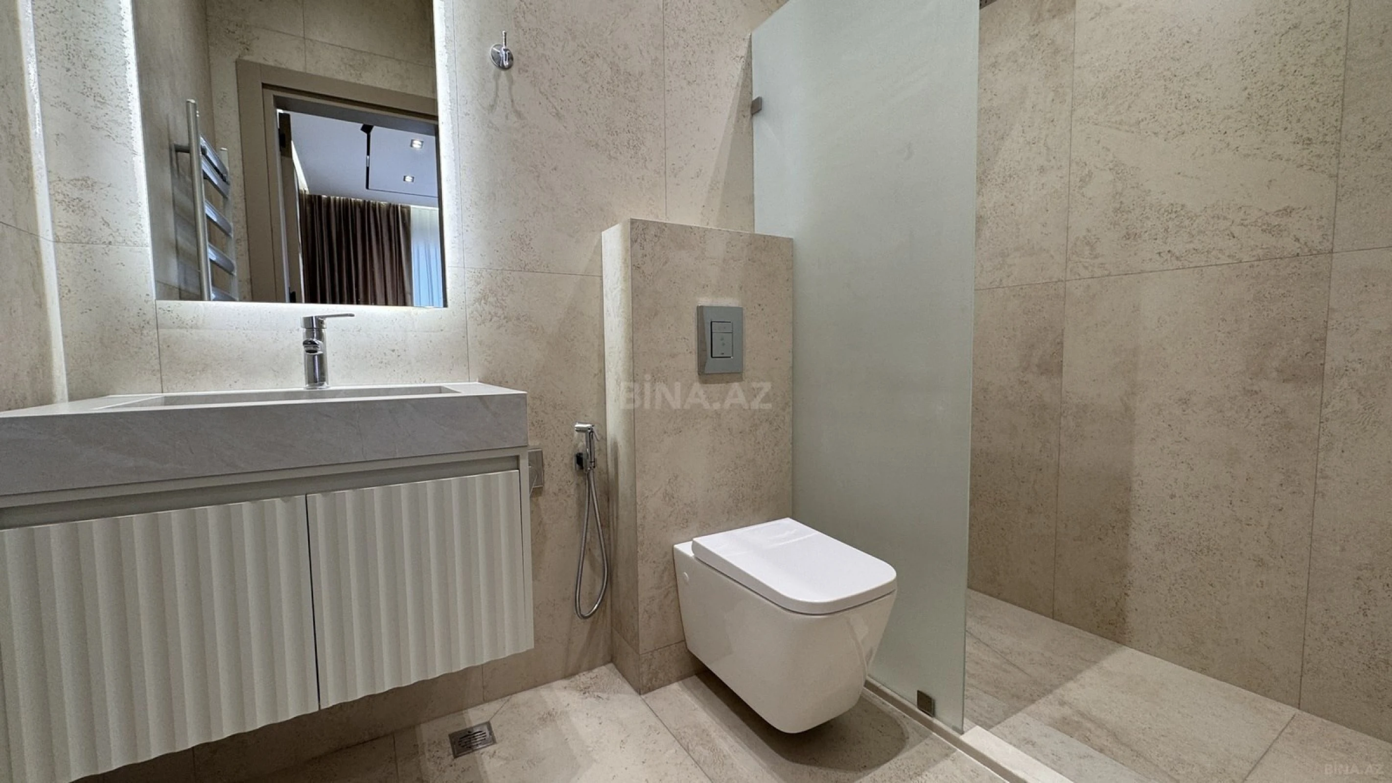 Satılır 4 otaqlı həyət evi 200 m²