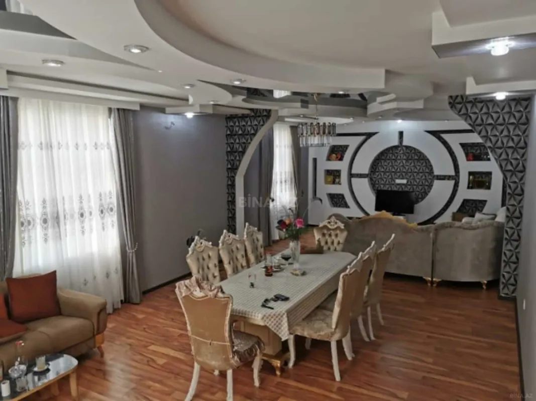 Satılır 7 otaqlı həyət evi 240 m²