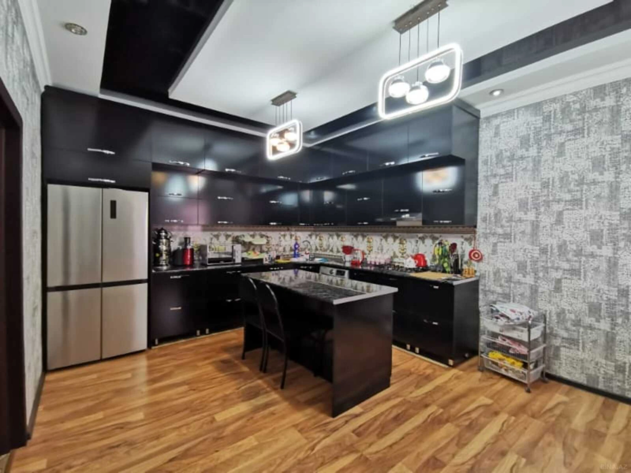 Satılır 7 otaqlı həyət evi 240 m²