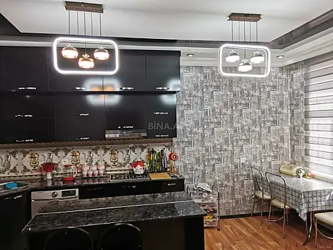 Satılır 7 otaqlı həyət evi 240 m²
