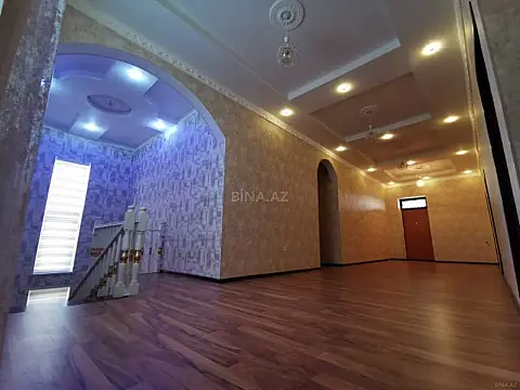 Satılır 7 otaqlı həyət evi 240 m²
