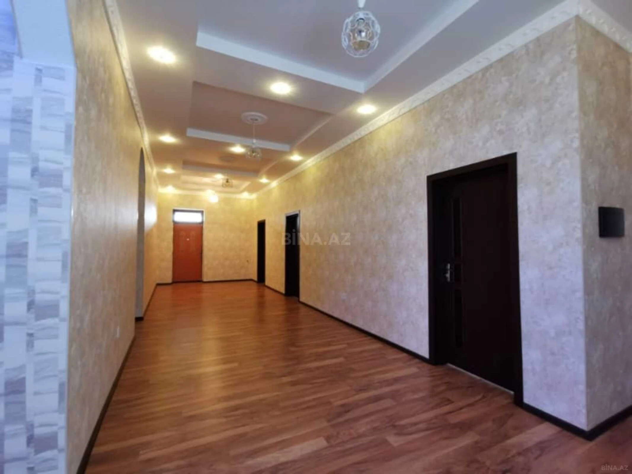 Satılır 7 otaqlı həyət evi 240 m²