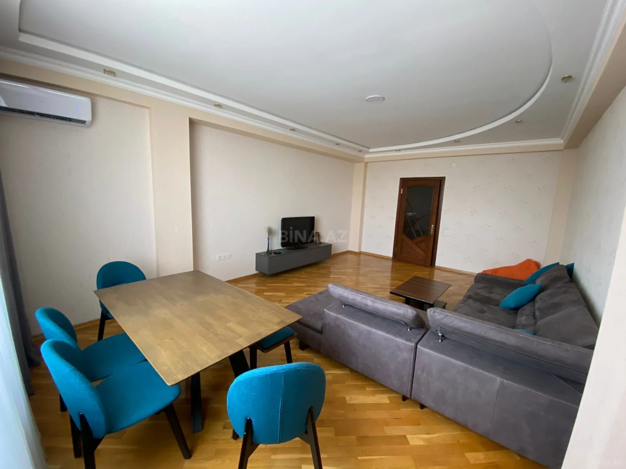 Kirayə verilir 3 otaqlı mənzil 200 m²