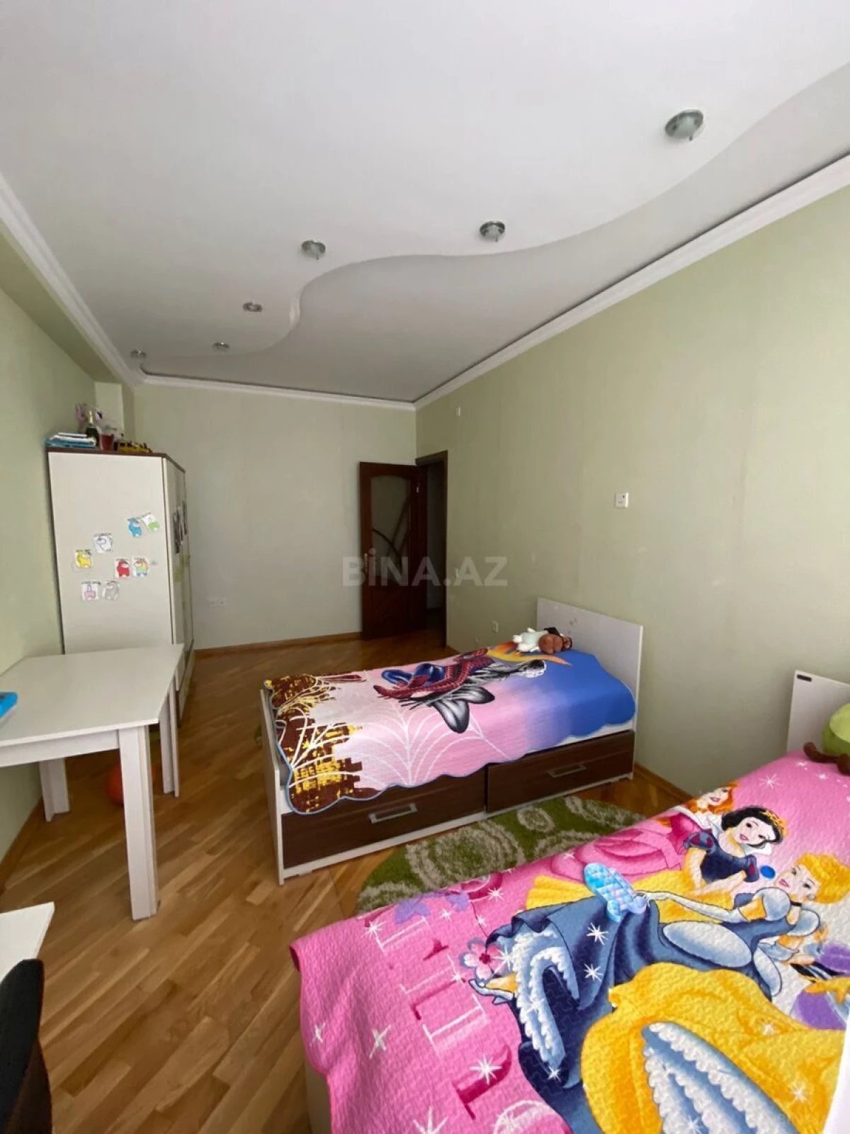 Kirayə verilir 3 otaqlı mənzil 200 m²