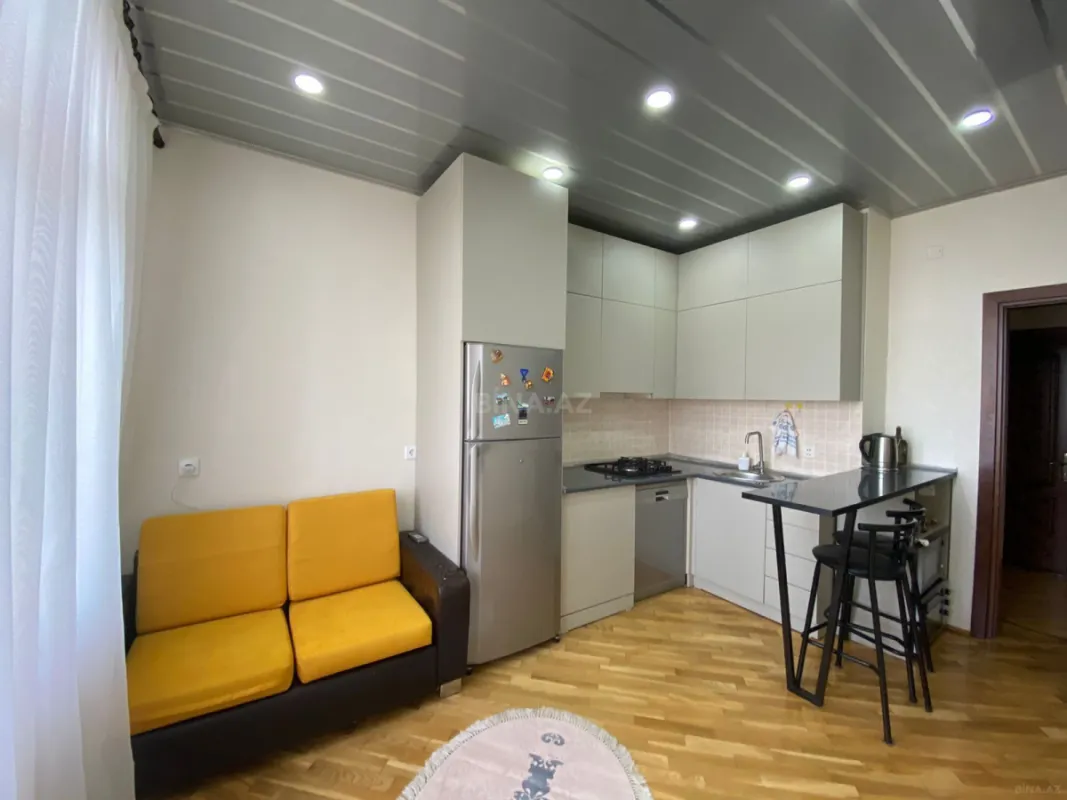 Kirayə verilir 3 otaqlı mənzil 200 m²