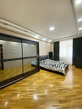 Kirayə verilir 3 otaqlı mənzil 200 m²
