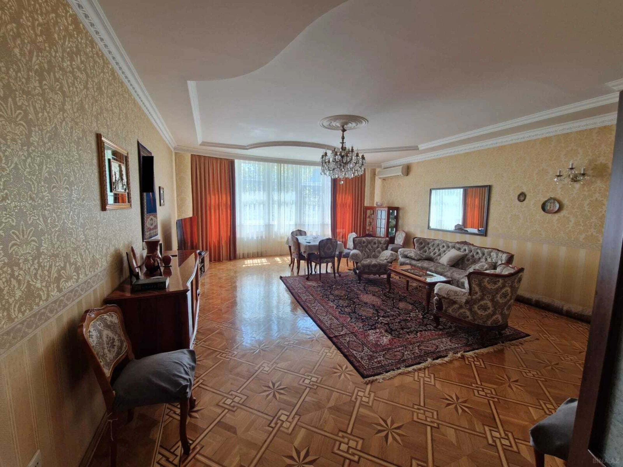 Satılır 4 otaqlı mənzil 190 m²