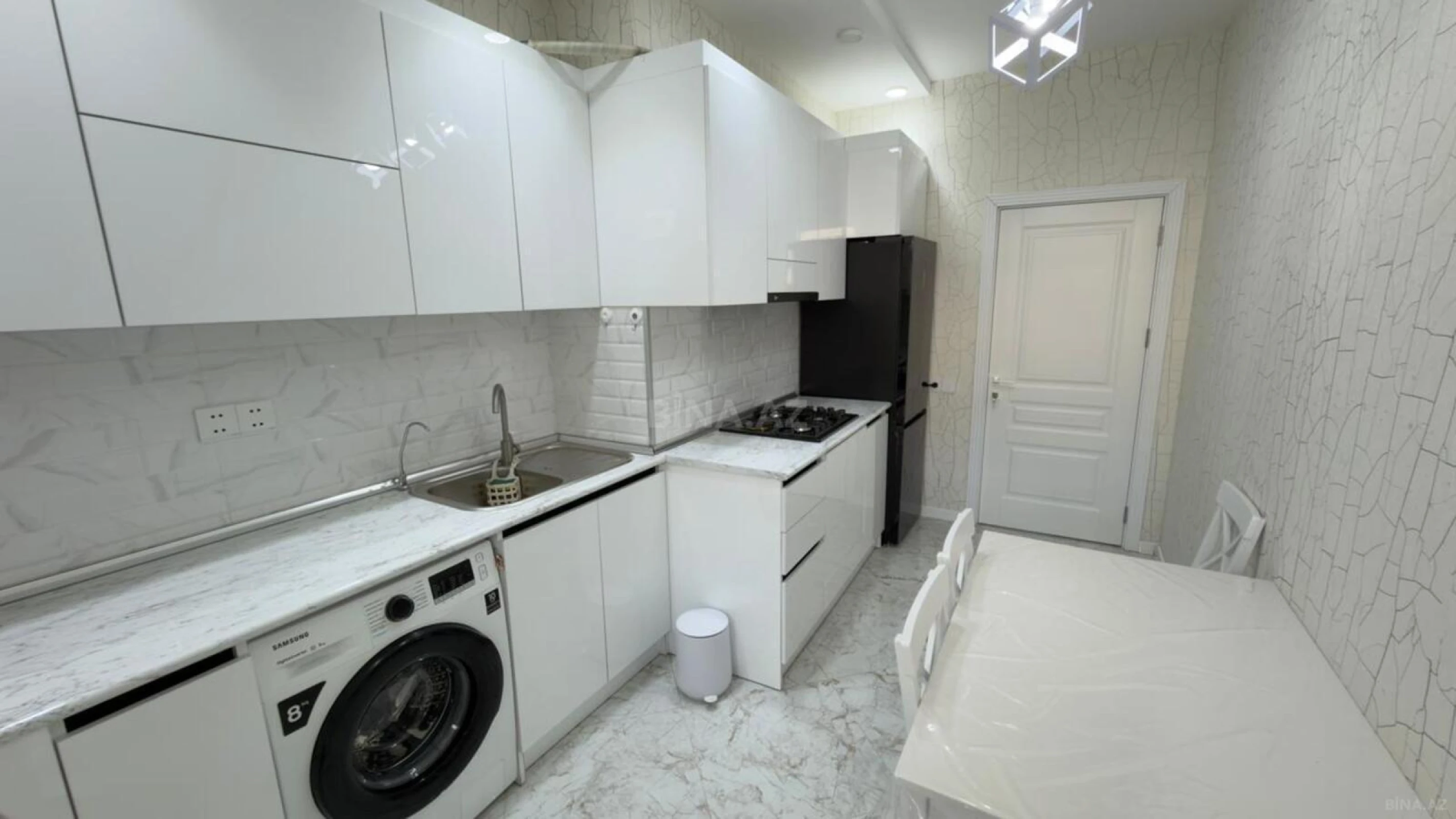 Satılır 2 otaqlı mənzil 76 m²