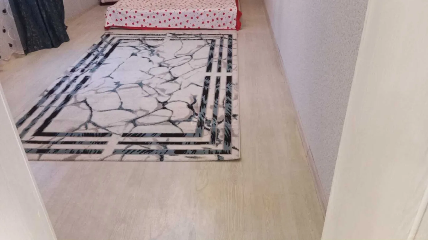 Satılır 8 otaqlı həyət evi 400 m²