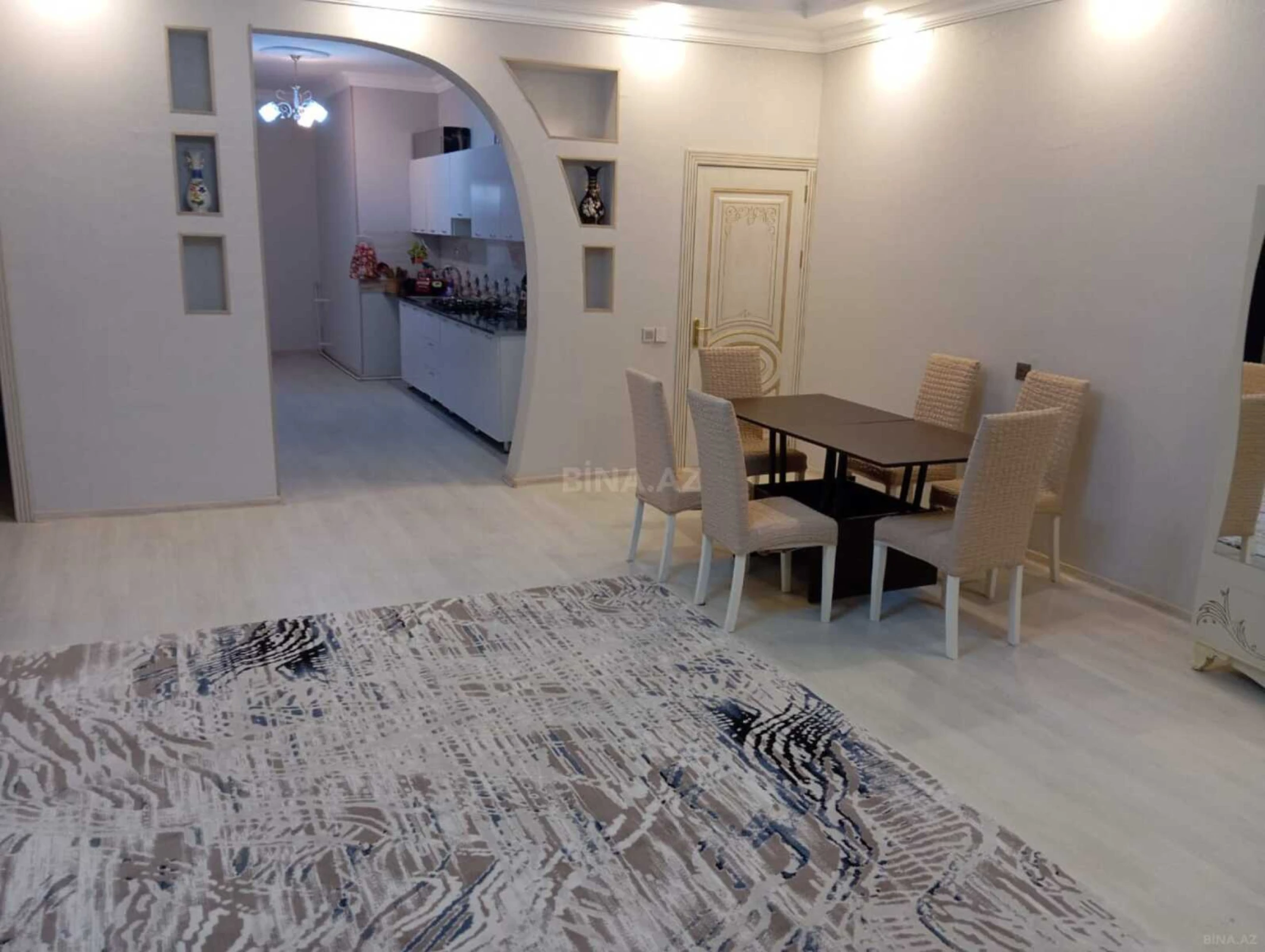 Satılır 8 otaqlı həyət evi 400 m²