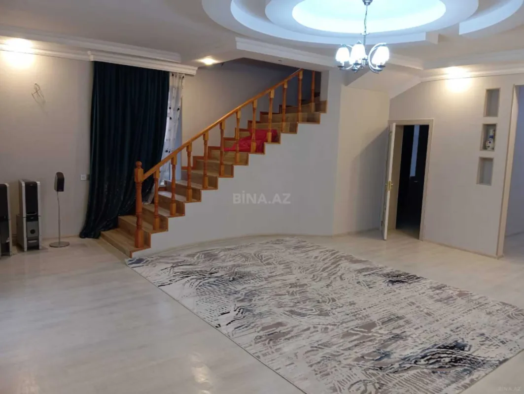 Satılır 8 otaqlı həyət evi 400 m²