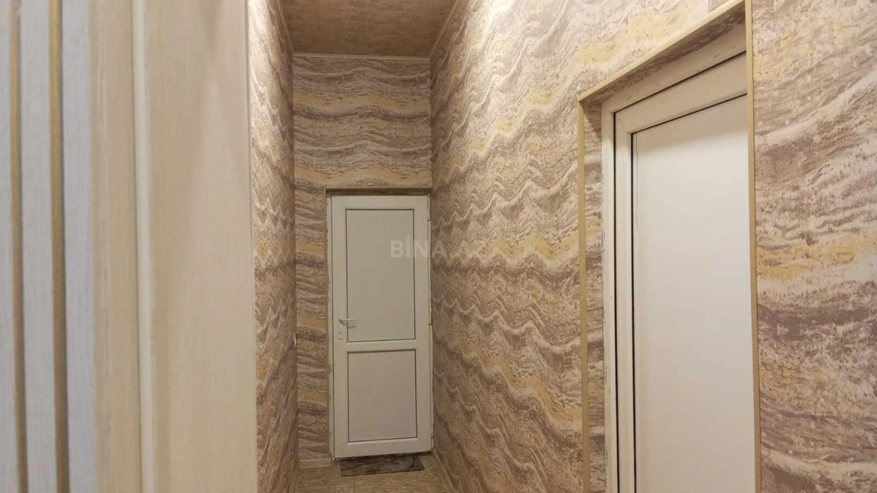 Satılır 8 otaqlı həyət evi 400 m²