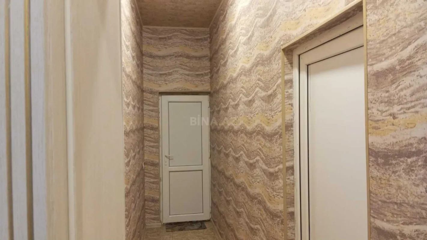 Satılır 8 otaqlı həyət evi 400 m²