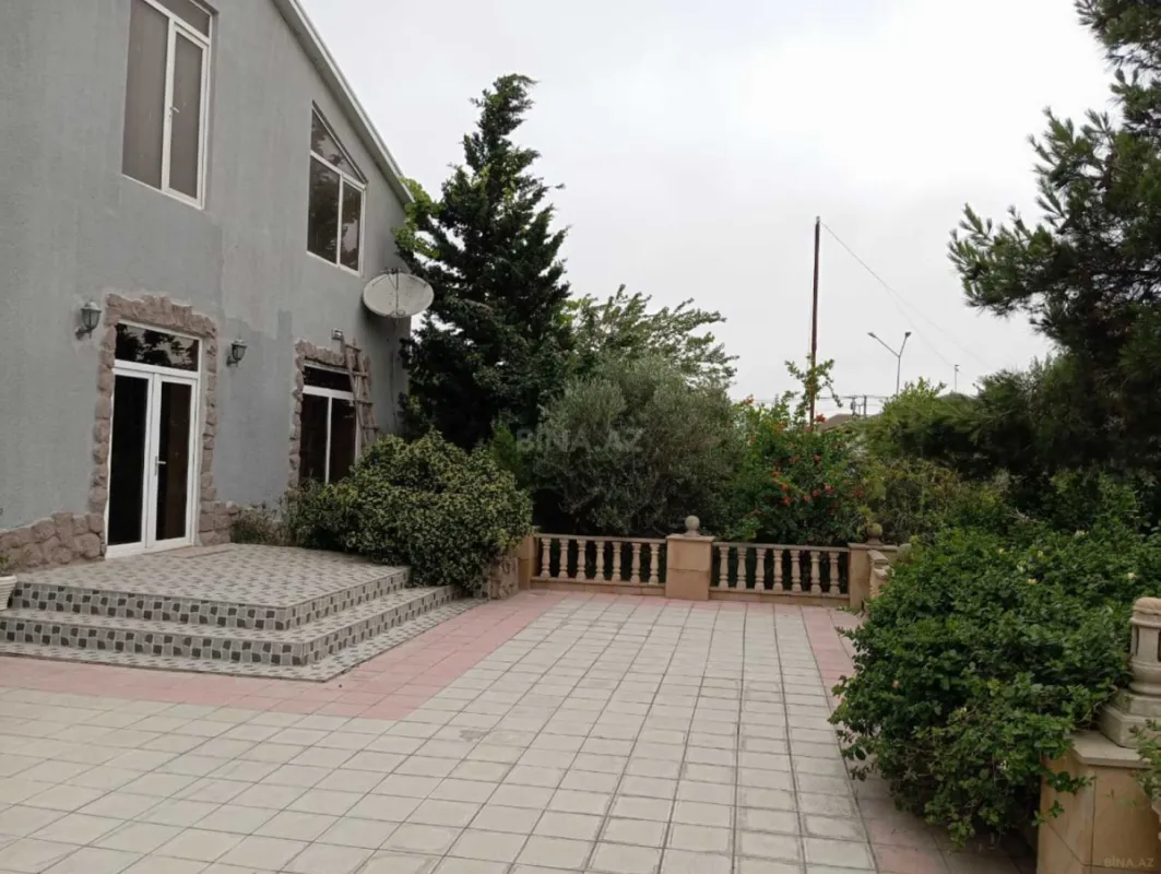 Satılır 8 otaqlı həyət evi 400 m²