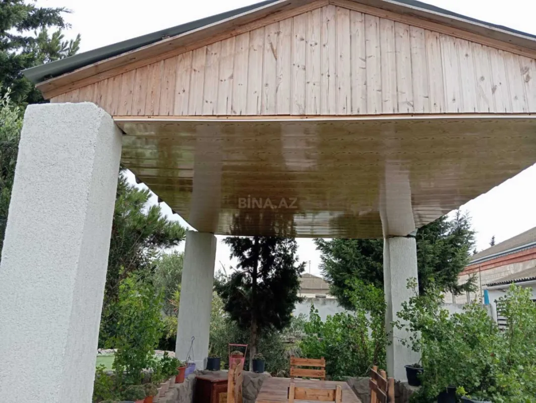 Satılır 8 otaqlı həyət evi 400 m²