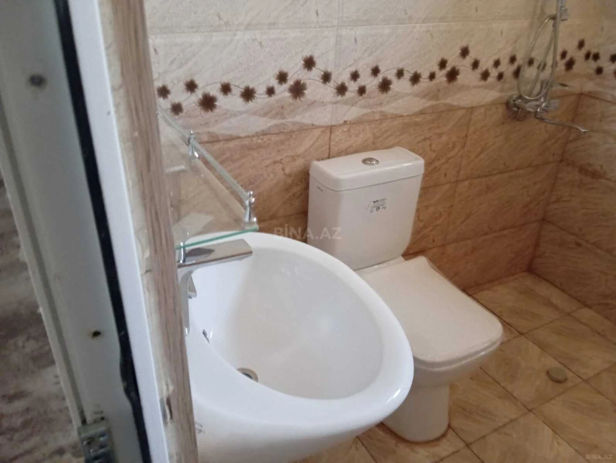 Satılır 8 otaqlı həyət evi 400 m²